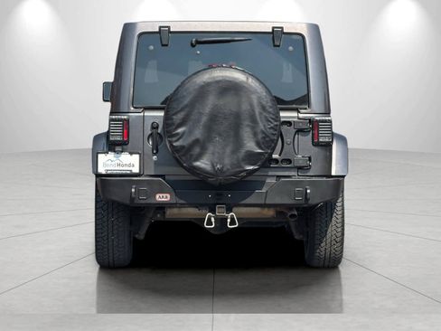 Used 2016 Jeep Wrangler Unlimited Sahara w/ Connectivity Group AWD/4WD image 7