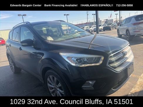 Used 2017 Ford Escape Titanium image 3