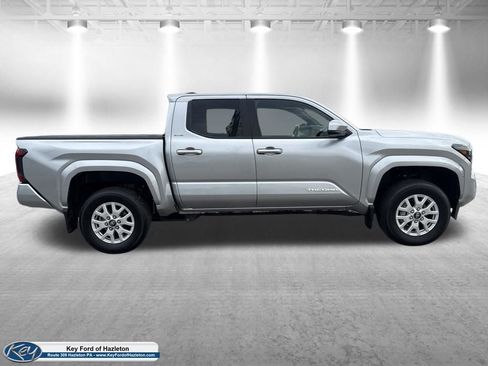 Used 2026 Toyota Tacoma SR5 AWD/4WD image 9