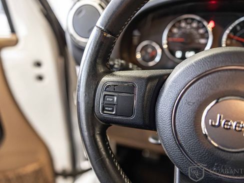 Used 2015 Jeep Wrangler Unlimited Sahara image 22