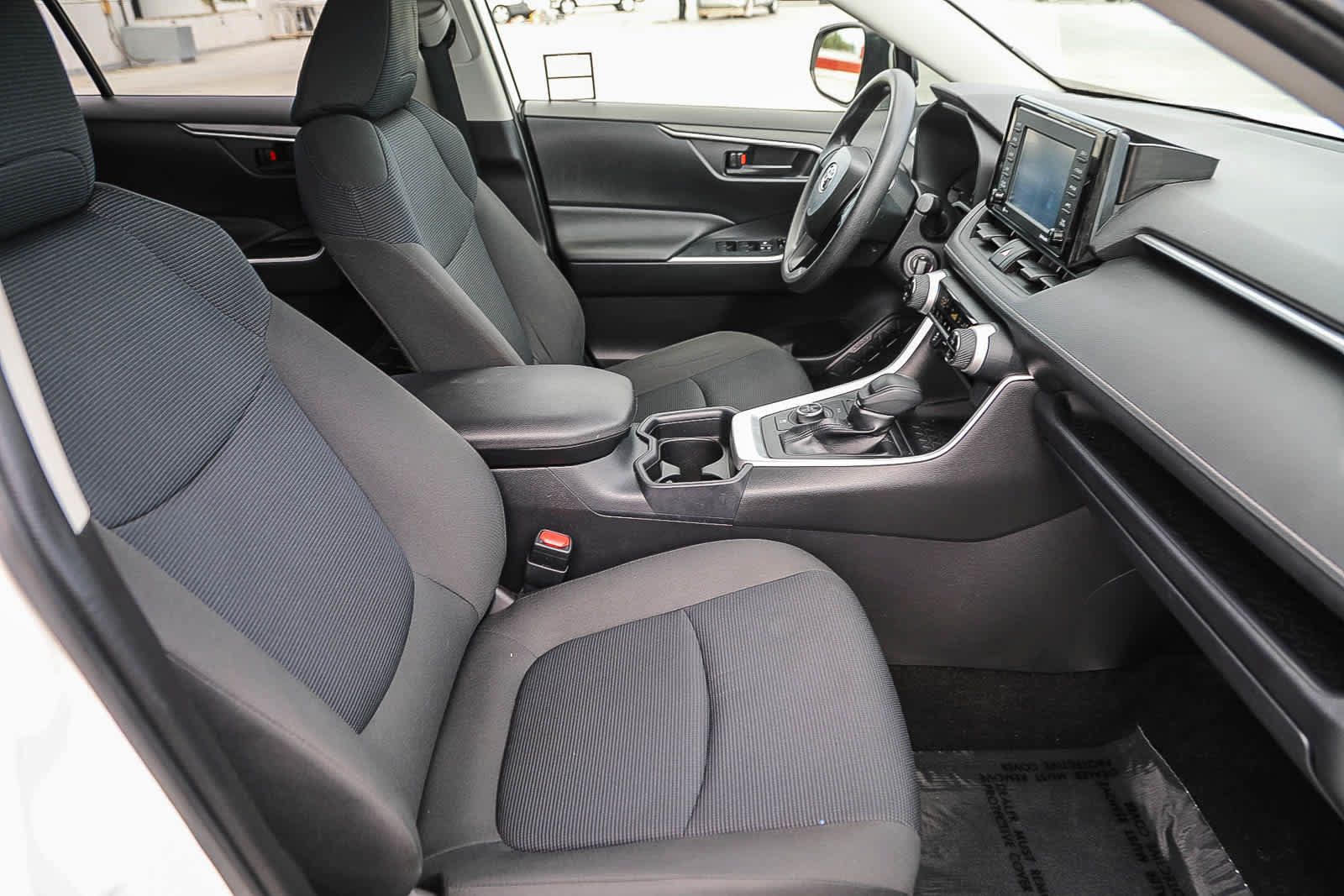 Used 2021 Toyota RAV4 LE AWD/4WD image 16