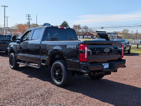 New 2025 Ford F350 XLT w/ Black Appearance Package image 4
