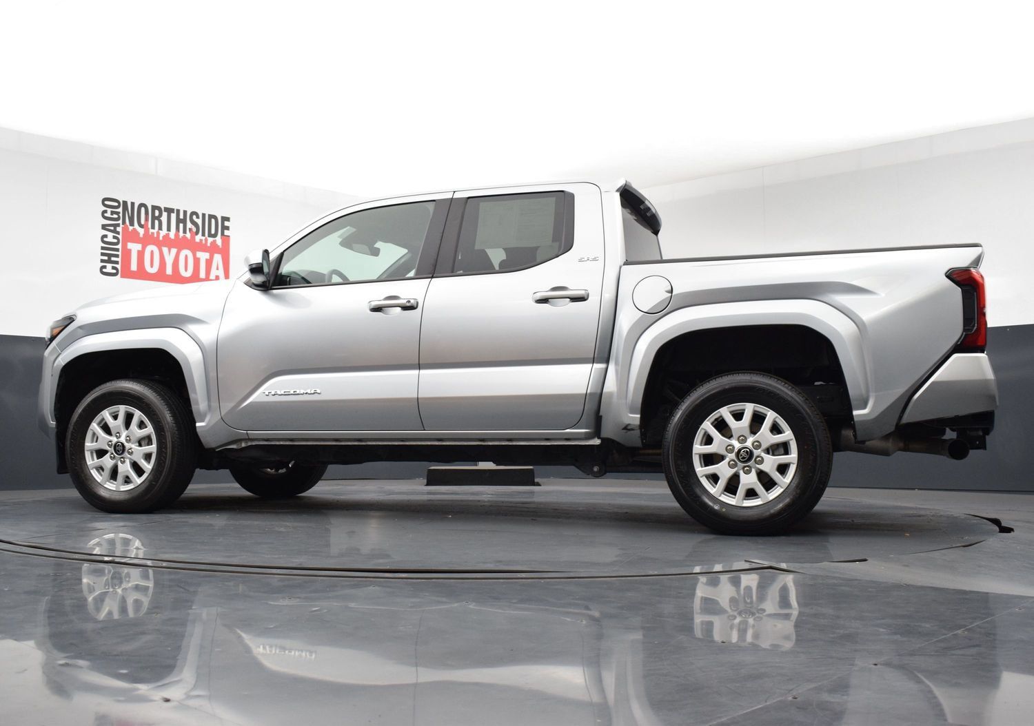 Used 2025 Toyota Tacoma SR5 AWD/4WD image 28