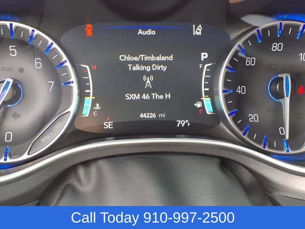 Used 2024 Chrysler Pacifica Touring-L FWD image 30