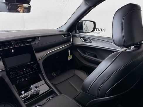 New 2025 Jeep Grand Cherokee Limited image 24