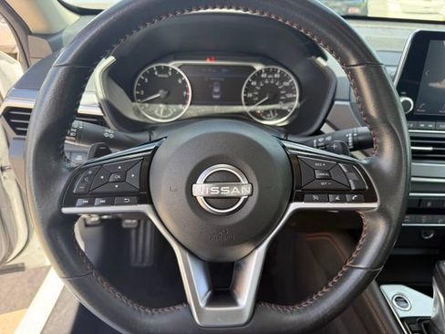 Used 2024 Nissan Altima 2.5 SR FWD image 16