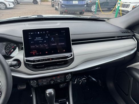 Used 2025 Jeep Compass Limited image 35