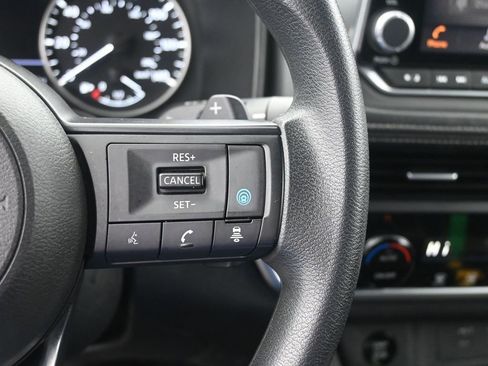 Used 2024 Nissan Rogue SV image 32