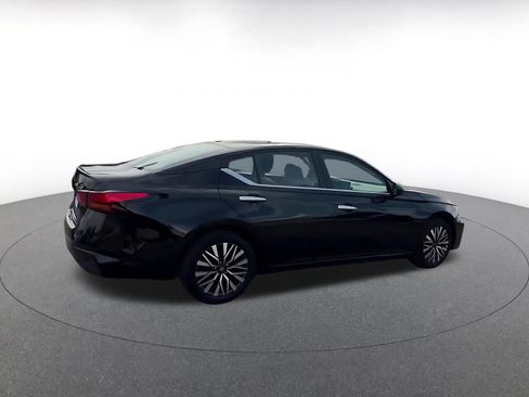 Used 2025 Nissan Altima 2.5 SV image 14