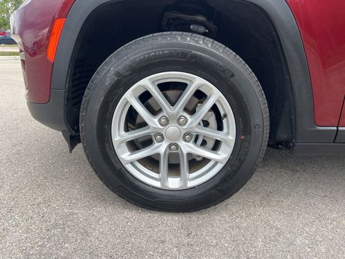 Certified 2024 Jeep Grand Cherokee Laredo X AWD/4WD image 34