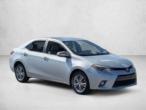 Used 2015 Toyota Corolla LE image 3