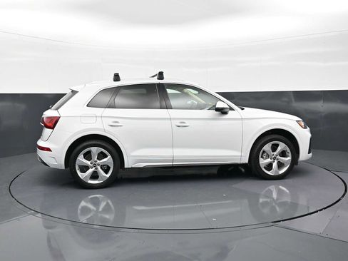 Used 2021 Audi Q5 2.0T Premium Plus w/ Premium Plus Package AWD/4WD image 4