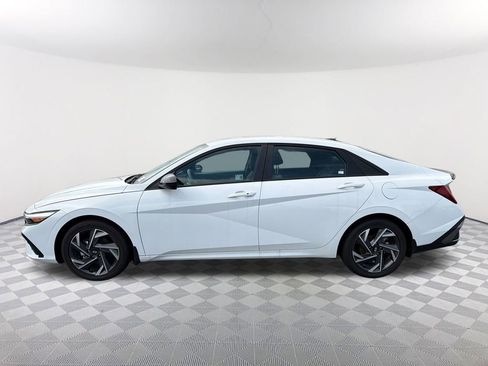 Used 2025 Hyundai Elantra SEL image 8