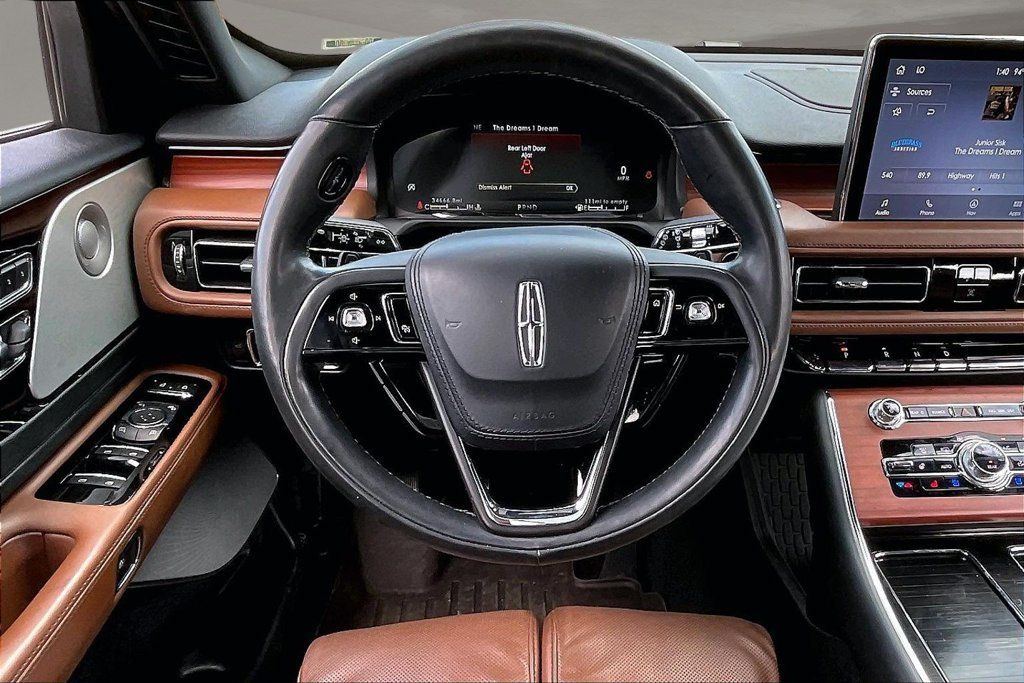 Used 2023 Lincoln Aviator Reserve w/ Equipment Group 201A AWD/4WD image 8