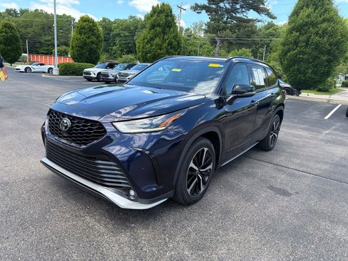 Used 2021 Toyota Highlander XSE FWD image 9