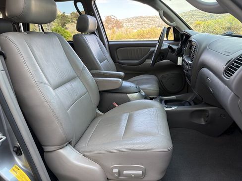 Used 2004 Toyota Sequoia Limited RWD image 21
