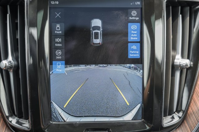 Certified 2023 Volvo XC60 B5 Plus w/ Climate Package AWD/4WD image 41