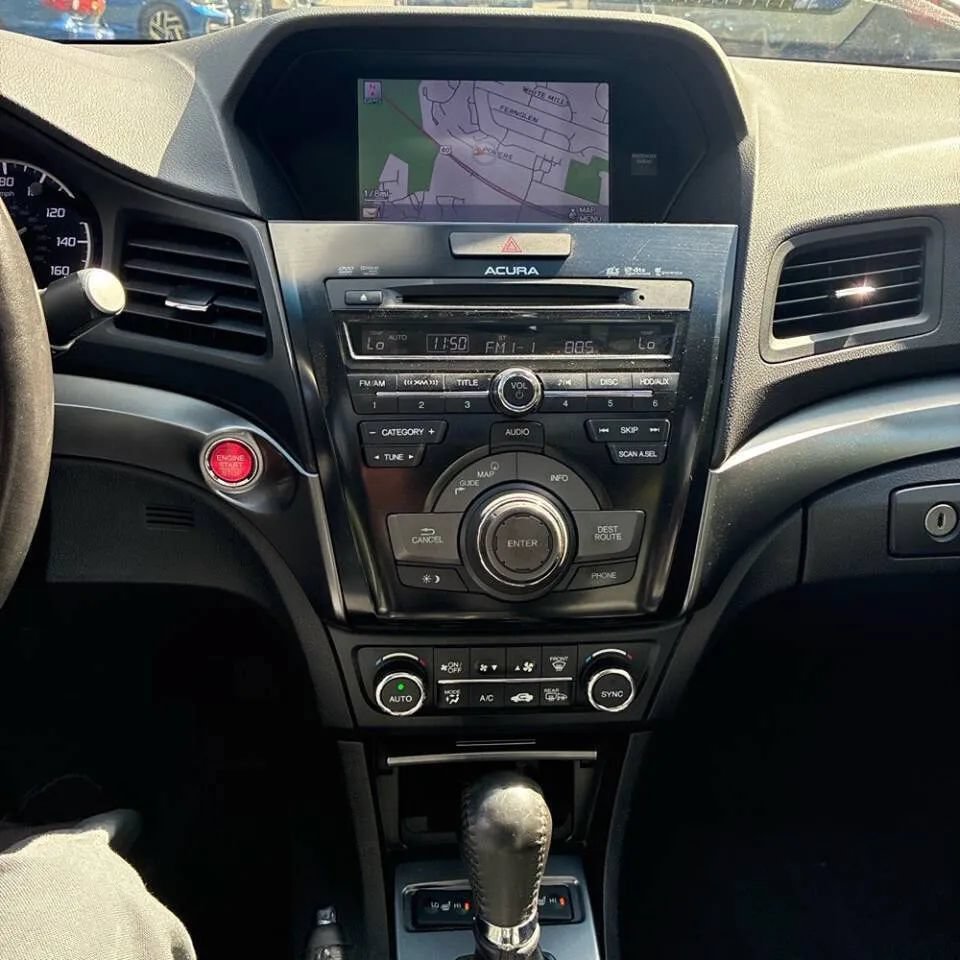 Used 2013 Acura ILX w/ Technology Package FWD image 2