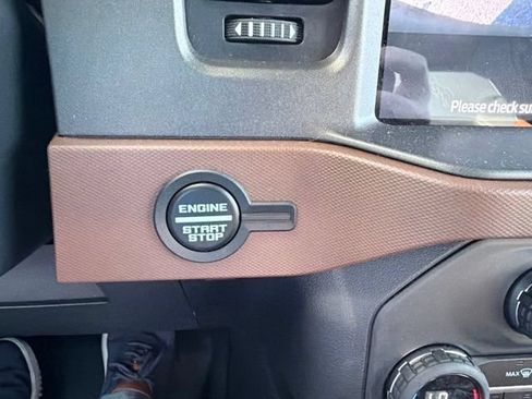 Used 2024 Ford Bronco Outer Banks w/ Sasquatch Package AWD/4WD image 22