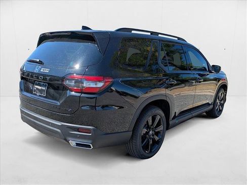 New 2025 Honda Pilot Black Edition image 5