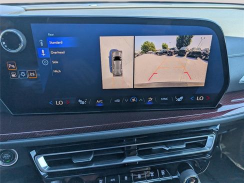 Used 2024 Chevrolet Traverse Z71 AWD/4WD image 30