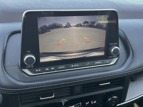 Used 2023 Nissan Rogue SV image 18