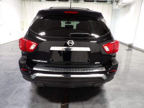 Used 2017 Nissan Pathfinder SV w/ SV Cold Weather Package AWD/4WD image 4