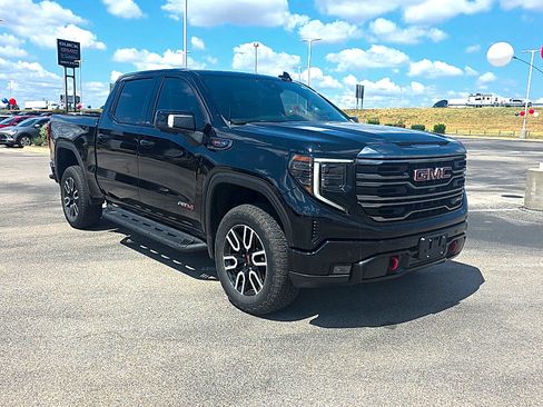 Used 2024 GMC Sierra 1500 AT4 w/ Technology Package AWD/4WD image 8