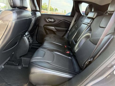 Used 2019 Jeep Cherokee Limited AWD/4WD image 12