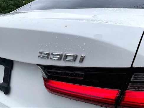 Used 2021 BMW 330i Sedan w/ M Sport Package RWD image 23
