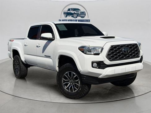 Used 2020 Toyota Tacoma TRD Sport AWD/4WD image 3