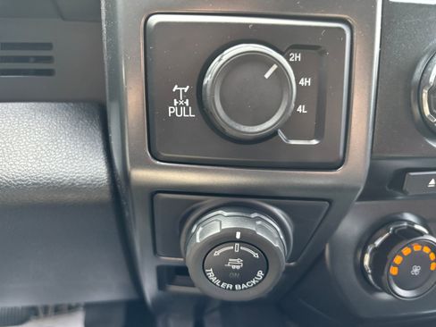 Used 2017 Ford F150 XLT w/ Equipment Group 302A Luxury AWD/4WD image 19