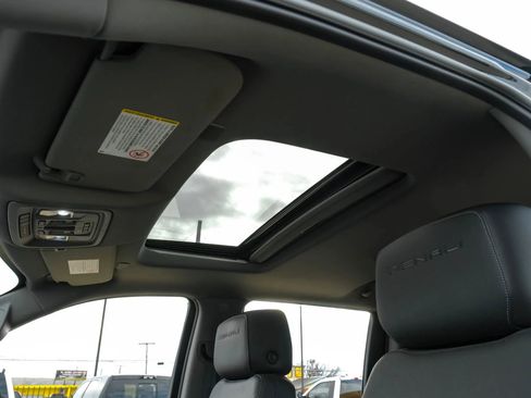 Used 2020 GMC Sierra 2500 Denali w/ Denali Ultimate Package AWD/4WD image 18