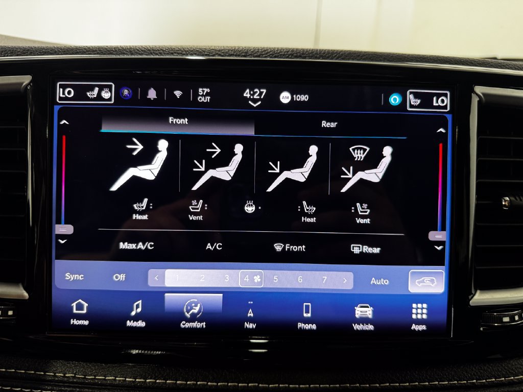 Used 2024 Chrysler Pacifica Limited FWD image 36