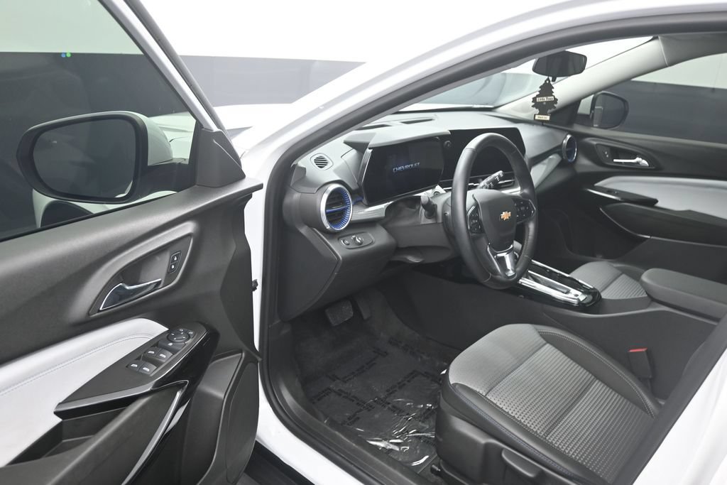 Used 2024 Chevrolet Trax LT w/ Driver Confidence Package FWD image 10
