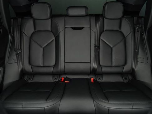 Certified 2026 Porsche Macan AWD/4WD image 28
