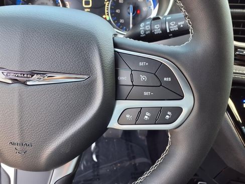 New 2025 Chrysler Pacifica Select image 9