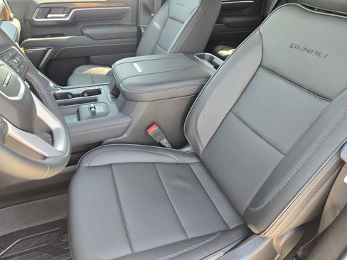 Used 2026 GMC Sierra 3500 Denali w/ Denali Reserve Package image 21