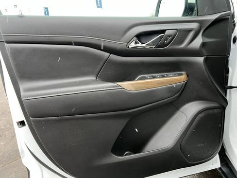 Used 2023 GMC Acadia SLE w/ LPO, Floor Liner Package image 14