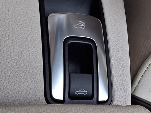 Used 2014 Volkswagen Eos Komfort image 24