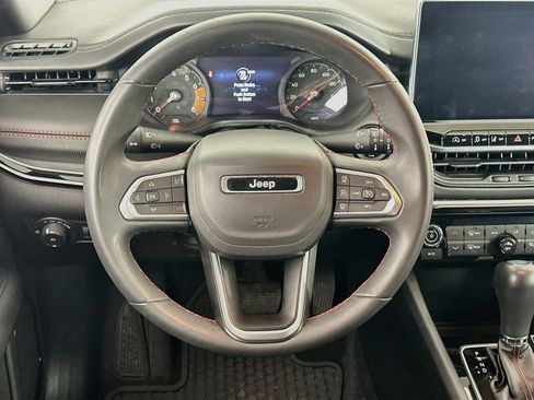 Used 2025 Jeep Compass Trailhawk AWD/4WD image 18
