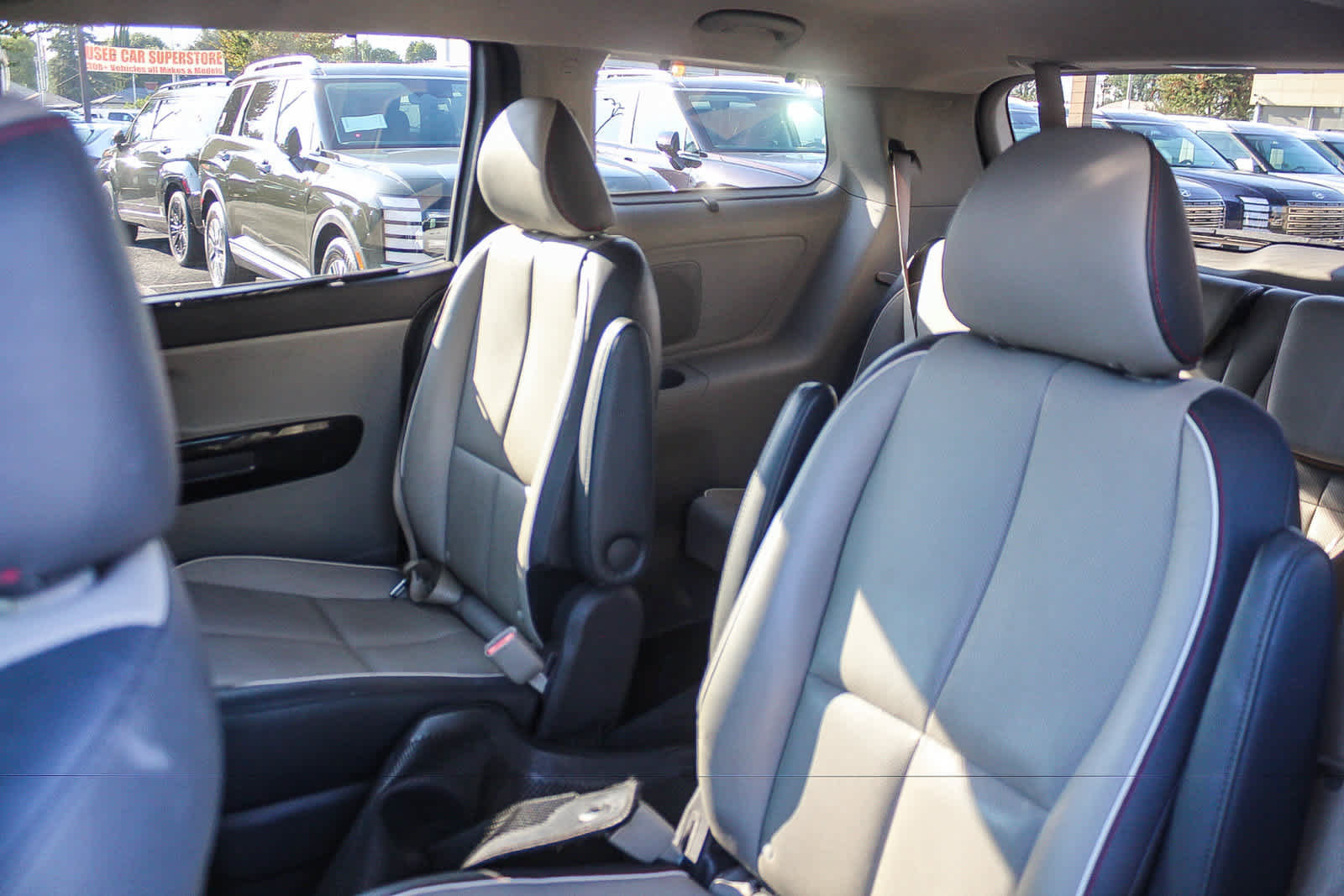 Used 2015 Kia Sedona SX FWD image 23