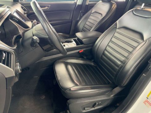 Used 2020 Ford Edge SEL image 5