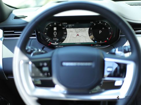 Used 2025 Land Rover Range Rover Autobiography image 32