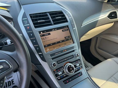 Used 2018 Lincoln MKZ Premiere image 22