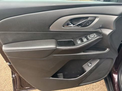 Used 2023 Chevrolet Traverse LT image 27