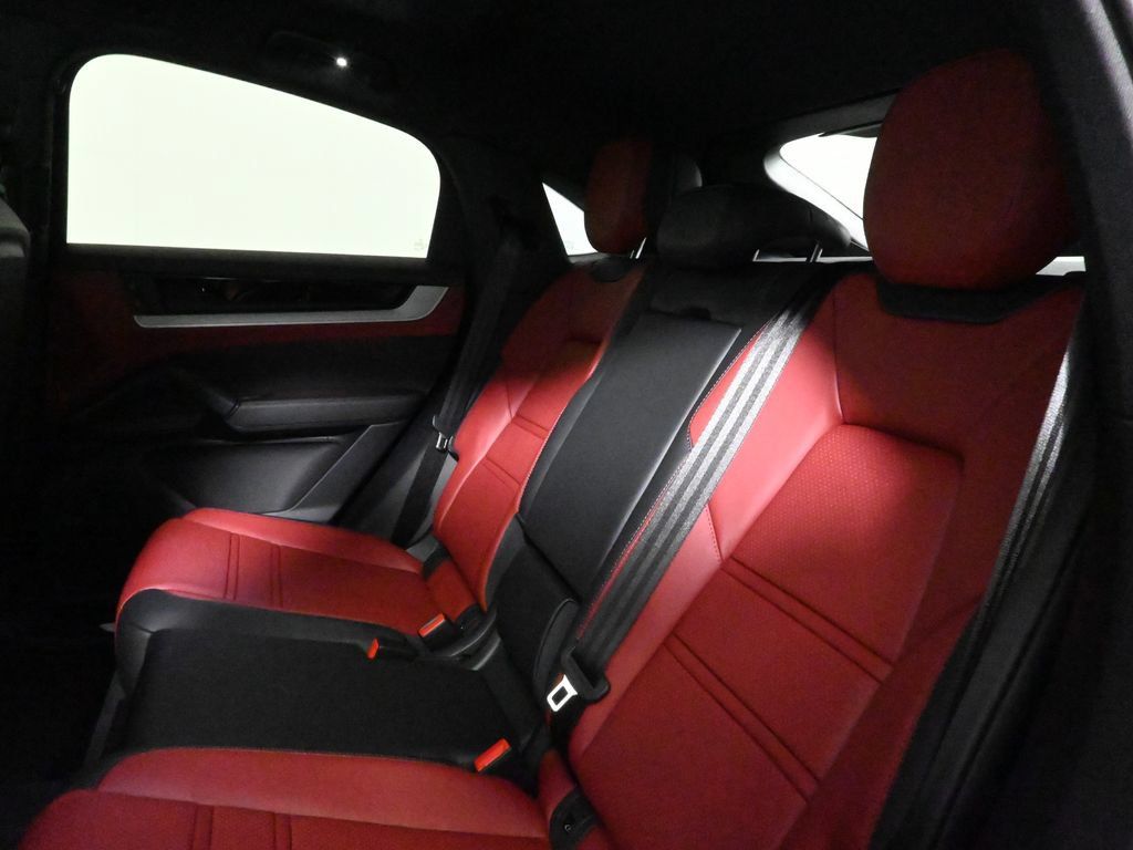 Used 2026 Porsche Cayenne S AWD/4WD image 37