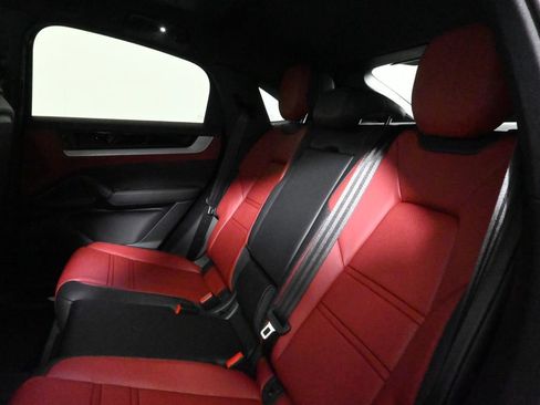 Used 2026 Porsche Cayenne S AWD/4WD image 37