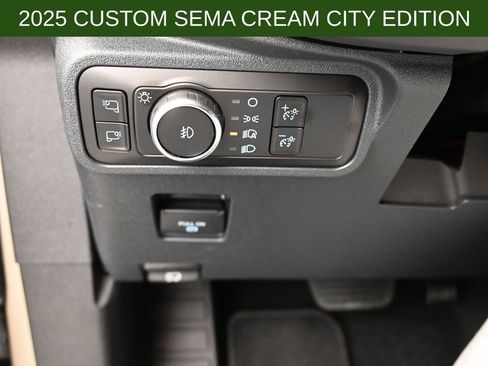 New 2025 Ford Bronco Badlands image 13