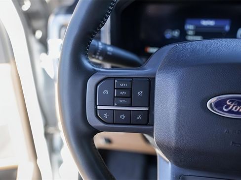 Used 2023 Ford F350 Lariat w/ Chrome Package image 17